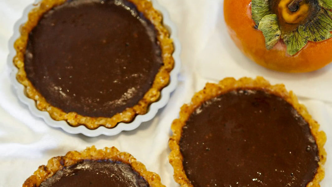 Crostatine RAW ai cachi e carruba