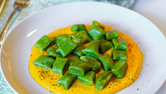 Gnocchi verdi su crema di carote e zenzero – senza glutine, dai sapori delicati con note aromatiche