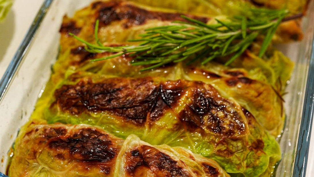 Involtini di verza ripieni di patate, tempeh marinato e funghi